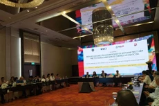 Về nguyên nhân khiến DN gặp khó khăn, theo lý giải của ông Đậu Anh Tuấn - Trưởng ban Ban Pháp chế của VCCI, là do hệ thống xử lý thủ tục của bộ quản lý chuyên ngành chưa điện tử hoàn toàn. Ảnh: Trần Nam.