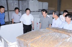 Chủ tịch Uỷ ban Quản lý vốn nhà nước tại doanh nghiệp Nguyễn Hoàng Anh thăm, làm việc tại Nhà máy Cao su Đắk Lắk, Tập đoàn Cao su Việt Nam. Ảnh: Internet