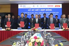 Các đơn vị tham gia ký kết hợp đồng (ảnh: EVN)