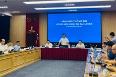 Lãnh đạo Tập đoàn Điện lực Việt Nam thông tin tại cuộc họp