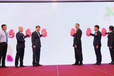 Lãnh đạo Bộ Công Thương và đại diện các đơn vị khai mạc Vietnam Foodexpo 2020 (ảnh: MK)