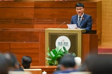 Chủ nhiệm Ủy ban Kinh tế của Quốc hội Vũ Hồng Thanh trình bày Báo cáo thẩm tra kết quả thực hiện kế hoạch phát triển kinh tế - xã hội năm 2022; dự kiến kế hoạch phát triển kinh tế - xã hội năm 2023 (ảnh: QH)