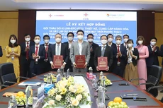 Lễ ký kết giữa đại diện Ban Quản lý dự án điện 2 và Liên danh nhà thầu trúng thầu 2 gói thầu EPC thực hiện Dự án Điện mặt trời Phước Thái 2, Phước Thái 3 (ảnh: HT)