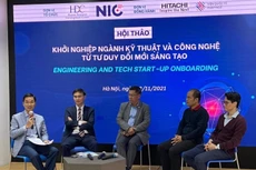 Các diễn giả tham dự Hội thảo chia sẻ, truyền cảm hứng khởi nghiệp, đổi mới sáng tạo cho các bạn sinh viên về CMCN4.0 và cơ hội khởi nghiệp đối với ngành công nghệ và kỹ thuật (ảnh: TN)