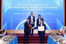 Đại diện Trung tâm Đổi mới sáng tạo Quốc gia và Tập đoàn Qorvo (Hoa Kỳ) hợp tác phát triển công nghiệp bán dẫn chiều ngày 16/7, tại Hà Nội. 