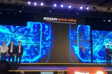 Đại diện Cục Thương mại điện tử và Kinh tế số (IDEA) thuộc Bộ Công Thương và đại diện Amazon Global Selling khởi xướng Chương trình "Kỷ nguyên bứt phá, hàng Việt vươn xa" để đưa hàng Việt ra thế giới.