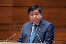 Bộ trưởng Bộ Kế hoạch và Đầu tư Nguyễn Chí Dũng giải trình, làm rõ thêm một số vấn đề đại biểu Quốc hội quan tâm tại phiên thảo luận ngày 30/5
