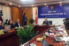 Bộ trưởng Bộ Công thương Trần Tuấn Anh thông báo về Hiệp định EVFTA, EVIPA đã chính thức thông qua tại cuộc họp báo. Ảnh: Việt Anh