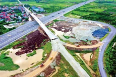 Những sửa đổi của Luật Đấu thầu, Luật Đầu tư công, Luật PPP sẽ tháo gỡ nhiều vướng mắc trong thực hiện dự án đầu tư công và thu hút thêm nhiều nhà đầu tư tham gia phát triển hạ tầng. Ảnh: Lê Tiên