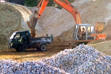 Công ty TNHH Xây dựng Phú Gia Thịnh không đính kèm giấy phép khai thác khoáng sản và không có hợp đồng với đơn vị cung cấp đã được cấp có thẩm quyền cấp phép khai thác khoáng sản. Ảnh minh họa: Nhã Chi