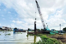 Cầu Giải phóng 9, TP. Rạch Giá (tỉnh Kiên Giang) được khởi công xây dựng ngày 19/4/2025 theo đúng kế hoạch. Ảnh: Trần Hiếu