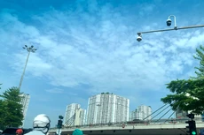 Trung tâm điều khiển giao thông thuộc Công an TP. Hà Nội đang quản lý 605 camera tại 137 nút giao và vị trí phục vụ công tác giám sát, xử lý sự cố và phạt nguội. Ảnh: Tiên Giang