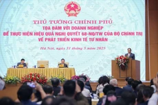 Thủ tướng Chính phủ Phạm Minh Chính chủ trì cuộc Tọa đàm với doanh nghiệp, hiệp hội doanh nghiệp để thực hiện hiệu quả Nghị quyết 68-NQ/TW của Bộ Chính trị về phát triển kinh tế tư nhân. Ảnh: VGP/Nhật Bắc