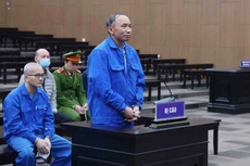 Bị cáo Nguyễn Trọng Đường - cựu Giám đốc VNCERT khai báo trước tòa. Ảnh: Anh Nguyên