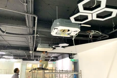 Nghị quyết số 198/2025/QH15 không chỉ mở rộng hạn mức giá trị gói thầu mà còn mở rộng cả loại hình gói thầu dành cho doanh nghiệp nhỏ và vừa. Ảnh: Nhã Chi
