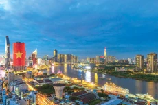 Giữa một thế giới đa cực bề bộn, nhiều biến động của năm 2024, kinh tế Việt Nam ổn định và tăng trưởng vượt 7%, là nền tảng thuận lợi để bước vào năm 2025 với khát vọng tăng trưởng 2 con số. Ảnh: Minh Trí