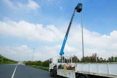 Gói thầu Thi công xây dựng thuộc Dự án Lắp đặt hệ thống đèn chiếu sáng đoạn Km3+100 - Km4+200; Km13+200 - Km17+305 Quốc lộ 1 tránh TP. Ninh Bình có giá 12,131 tỷ đồng. Ảnh minh họa: Nhã Chi