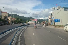 Quốc lộ 18 cỏ mọc um tùm: Tổng cục Đường bộ nói gì?