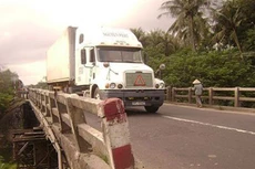 Phê duyệt khung chính sách bồi thường Dự án Tín dụng ngành cải tạo cầu yếu