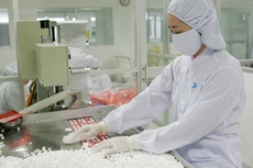 Việc hạ được giá thuốc qua kênh đấu thầu và giảm phí BOT của ngành giao thông trong năm 2017 sẽ tạo ra dư địa cho Chính phủ điều hành và kiểm soát lạm phát. Ảnh: Tường Lâm