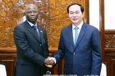 Chủ tịch nước Trần Đại Quang và Giám đốc Quốc gia Ngân hàng Thế giới tại Việt Nam Ousmane Dione. Ảnh: TTXVN