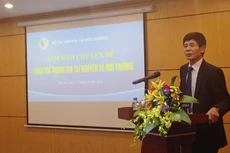 Thứ trưởng Bộ TN&MT Chu Phạm Ngọc Hiển chủ trì buổi họp báo Ảnh: Trần Tuyết 