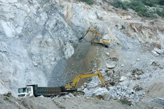 Vi phạm các quy định về cải tạo, phục hồi môi trường trong hoạt động khai thác khoáng sản sẽ bị xử phạt. Ảnh: Huyền Trang