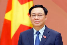 Chủ tịch Quốc hội Vương Đình Huệ mong muốn cử tri cả nước hãy nhận thức rõ vai trò, vị trí làm chủ đất nước của mình, tích cực đi bầu để lựa chọn các đại biểu mà mình tin tưởng nhất, xứng đáng nhất