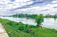 Công trình gồm các hạng mục chính: cống qua đê, bể
xả trước cống, cống lấy nước tại bể xả, kênh xả, trạm bơm hoàn trả tưới và phục vụ thi công… Ảnh minh họa: Internet