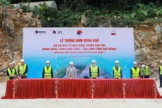 Hầm Đông Khê là ống hầm đầu tiên được đào thông trên toàn tuyến cao tốc Đồng Đăng – Trà Lĩnh, vượt 3 tháng so với tiến độ đề ra 