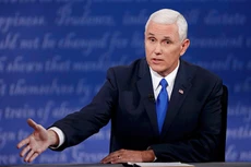 Ứng viên phó tổng thống đảng Cộng hòa Mike Pence tỏ ra bình tĩnh khi tranh luận. Ảnh: Reuters