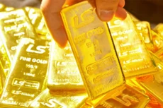 Giá vàng giảm mạnh khi đồng USD tăng.