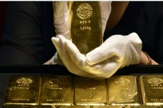 Giá vàng tiếp tục sụt giảm