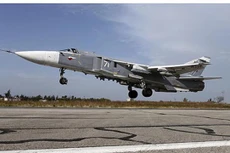 Một chiếc Su-24 của Nga tại căn cứ Hmeymim, Latakia, Syria, tháng 10/2015. Ảnh:Reuters