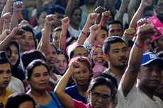 Người dân Philippines ủng hộ ông Rodrigo Duterte trong cuộc bầu cử tổng thống ngày 23/4. Ảnh: AFP.