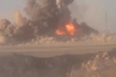 Xe bom tự sát của IS trúng tên lửa nổ tung