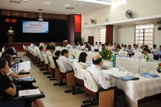 Từng bước mở cửa và gắn kết thị trường