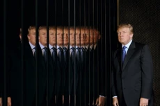 Câu chuyện đằng sau những bức ảnh biểu tượng của Donald Trump