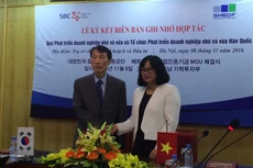 Thông qua Biên bản ghi nhớ, hai bên sẽ chia sẻ kinh nghiệm trong hỗ trợ DNNVV tại Việt Nam. Ảnh: Việt Anh