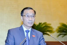 Chủ nhiệm Ủy ban Kinh tế Vũ Hồng Thanh trình bày Báo cáo tiếp thu, chỉnh lý, giải trình Dự thảo Luật đấu giá tài sản trước Quốc hội ngày 24/10/2016