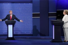 Trump đáp trả Clinton: 'Bà mới là con rối'