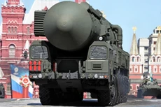 Tên lửa đạn đạo mang đầu đạn hạt nhân Nga trong lễ duyệt binh tại Quảng trường Đỏ. Ảnh: National Interest.