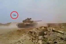 Xe tăng quân đội Syria thoát lưỡi hái tử thần trong gang tấc