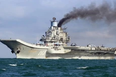 Nhả khói đen mù mịt, tàu sân bay Nga bị ví như chiến hạm thế kỷ 19