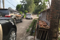 Nhà thầu tại Hà Nội bị các đối tượng lạ mặt đi xe máy và xe taxi khống chế suốt quá trình di chuyển đến địa điểm nộp HSDT