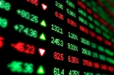 Việc duy trì nhiều sàn giao dịch chứng khoán là cần thiết nhằm đáp ứng nhu cầu của nhà đầu tư. Ảnh: Nhã Chi