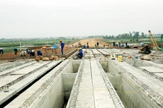 Dự án đường nối TP. Hạ Long với cầu Bạch Đằng đã được cấp và giải ngân hết số vốn 2.475 tỷ đồng . Ảnh: Đỗ Phương