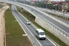 Với việc thực hiện kế hoạch đầu tư công trung hạn, năng lực của hệ thống kết cấu hạ tầng kinh tế - xã hội sẽ được tăng thêm đáng kể. Ảnh: Lê Tiên