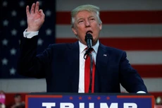 Ứng viên tổng thống đảng Cộng hòa Donald Trump trong sự kiện vận động ở thành phố Springfield, bang Ohio, ngày 27/10. Ảnh: Reuters.