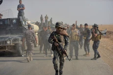 Cảnh sát liên bang Iraq tham gia chiến dịch diệt phiến quân Nhà nước Hồi giáo ở phía nam Mosul ngày 26/10. Ảnh: Reuters.